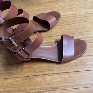 Vince Ria brown leather ankle doble strap size 9 sandals pumps